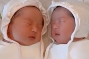 최민환♥율희, 쌍둥이 딸 출산 ‘벌써 또렷한 이목구비’ [종합]