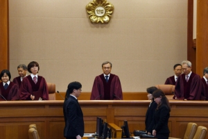 헌재 “어린이 통학버스에 ‘운전자 외 보호자 동승’ 규정은 합헌”