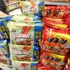 대형마트 재고 넘치는데… 라면 품절의 역설