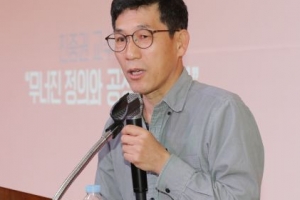 진중권 “조국 일가, 더 파렴치한 일도 있었다”