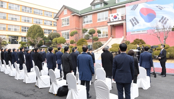 문재인 대통령이 1일 종로구 배화여고에서 열린 3.1절 기념식에 참석해 있다.2020.2.1도준석 기자 pado@seoul.co.kr