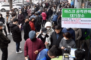 ‘딱 걸린 마스크 사재기?’… 어린이용 마스크 22만장 쟁여둔 업체 적발