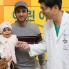 옆구리로 소변보던 아랍에미리트 아기, 한국에서 수술 성공