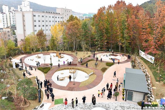 지난해 11월 서울 서대문구 홍제동에 개장한 ‘신기한 놀이터 떼굴떼굴’의 모습. 서대문구 제공