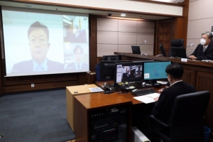 변호사는 ‘원격 변론’… 판사는 법정서 재판