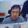 “기자 여러분 잘 보이시나요. 화상 카메라 앞에서 질문해 주세요”
