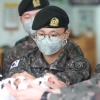 군, 장병 지급 마스크 하루 1매→일주일 2매로 줄여