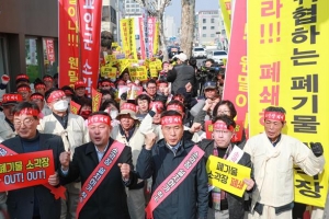 두 집 건너 암 환자… ‘소각장 공포’ 덮친 시골마을