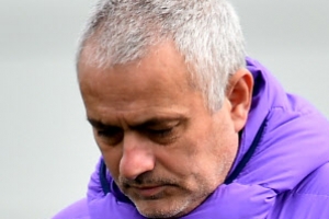 모리뉴 “사회적 거리두기 어겨서 죄송”