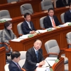 [서울포토] 질의에 답하는 홍남기 장관
