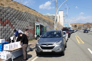 ‘드라이브 스루‘ 변신은 무죄?…코로나19 검사에서 책·회도시락까지