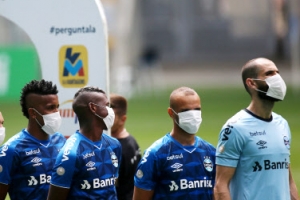 코로나 19에도 리그 강행되자 선수들은 마스크 시위, 구단은 경기 거부