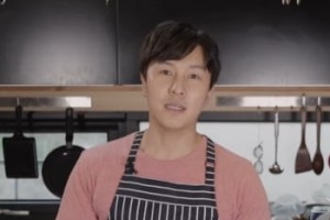 김동완, 김치 발음 ‘기무치’로 했다 논란...결국 영상 재업로드