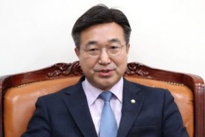 민주당 윤호중 “성소수자 등 소모적 논쟁 일으킬 당과 연합 어렵다”