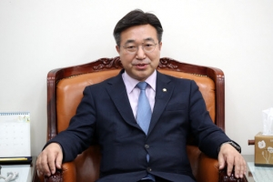 ‘성소수자 혐오’ 휩싸인 민주