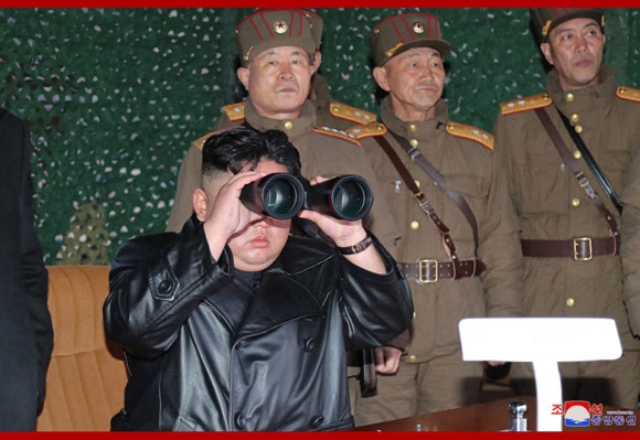 김정은 북한 국무위원장이 지난 21일 전술유도무기 시범사격을 참관했다고 조선중앙통신이 22일 보도했다. 2020.3.22 조선중앙통신 홈페이지 캡처