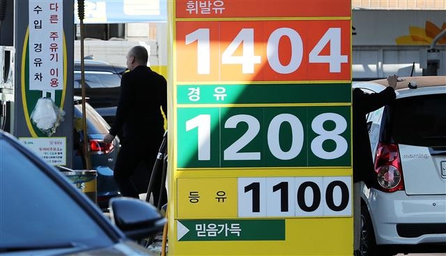 주유소 휘발유 가격 8주째 하락…‘국제유가 급락’ 여파