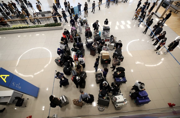 유럽발 입국자, 진단검사 대기