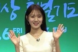 이성경, 온라인 예배 등장 화제 “할렐루야, 이성경 자매입니다”