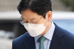 [서울포토] ‘고개 숙인채’ 김경수 지사, 항소심 공판 출석