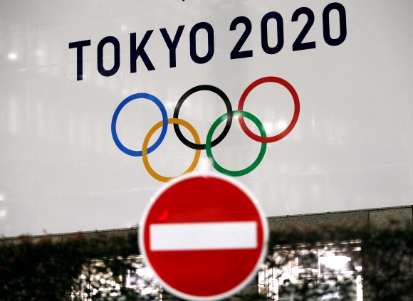 도쿄올림픽 ‘일단 멈춤’ 