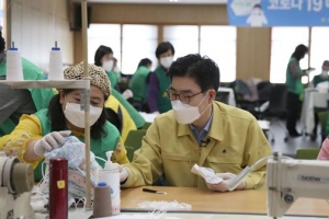 강동구청장 “천마스크도 보건용 못잖아요”