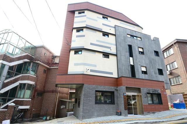 동작구가 지난 1월 공급한 학수경로당과 청년주택이 함께 있는 세대융합형 임대주택. 동작구 제공