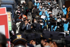 코로나 집합금지에 현장예배 강행한 사랑제일교회·김문수 무죄