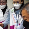 [서울포토] 중랑구, 거동불편 가정 방문해 재난긴급생활비 지원 도움