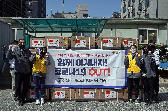 중국 정부, 한국에 마스크 100만장 추가 지원