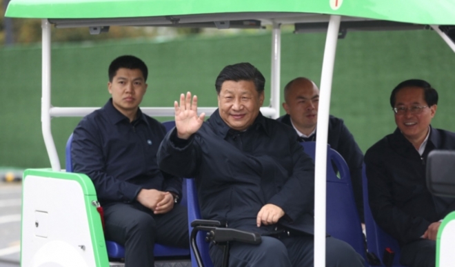 마스크 벗고 주민들 만난 시진핑
