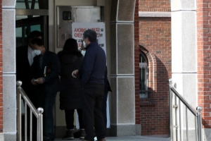 보수개신교 “예배 금지는 종교 탄압”…‘집단감염 온상’ 따가운 시선에 폭발