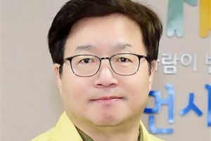 [기고] 해외서 온 가족, 공항 마중 나가지 마세요/염태영 경기 수원시장