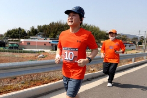 안철수 “지자체 공공앱 인기영합”…이재명 “MB 떠올라”