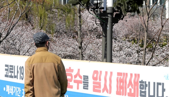 ‘코로나19 예방’ 폐쇄된 석촌호수