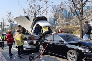 과천봉담도시고속화도로서 4중 추돌사고…1명 숨져