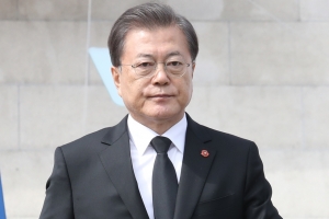 문 대통령, ‘코로나19 사망’ 의사 애도…“너무도 비통” [전문]