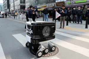 “점심 시키신 분~” 식사 배달하는 로봇