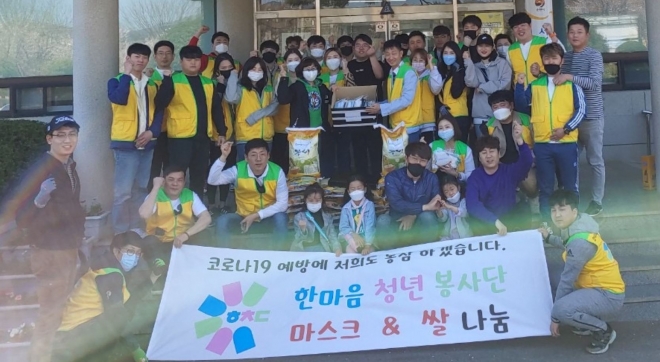 ‘한마음 청년봉사단’ 회원들이 순천시 서면행정복지센터를 방문해 10세대에게 쌀과 마스크를 전달하는 등 소규모 권분운동을 펼쳤다.