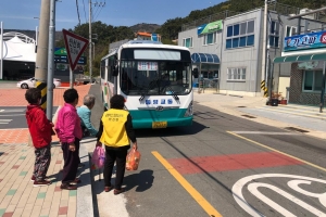 통영시 섬 한산도 공영버스에 ‘안전도우미’ 탑승