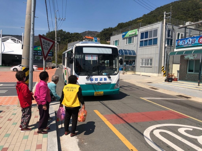 통영시, 한산도 공영버스에 ‘안전도우미’ 사업 시행.    