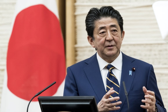 ‘코로나19 긴급사태’ 기자회견 하는 아베 일본 총리