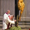[포토] 프란치스코 교황, 신자없이 성금요일 ‘십자가의 길’ 예식 거행