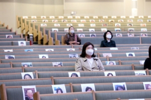 ‘부활절 주일’  맞아 문 닫았던 교회들도 현장예배…현장점검 충돌도