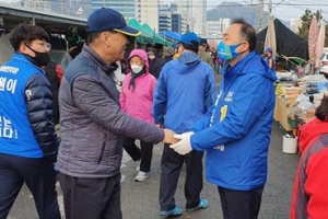 “이번엔 김원이” “한번 더 박지원” “윤소하도 기회 줘봐야제”