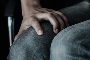 성추행 저항 피하려 남성 혀 깨물어 절단…경찰 “처벌 대상 아냐”