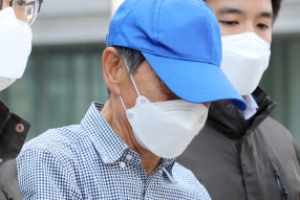 자가격리 무단 이탈자 첫 구속···조치 어기고 사우나·식당 간 60대