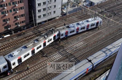 [서울포토] 서울지하철 1호선 탈선 사고