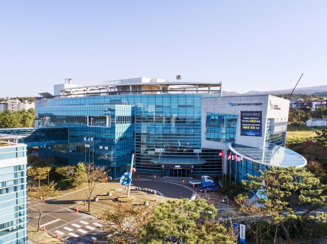 제주국제자유도시개발센터(JDC)는 지역농어촌진흥기금 50억원을 14일 제주도에 조기 출연했다.(서울신문 DB)