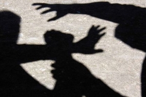 선거운동원 폭행 뒤 달아난 50대 여성 검거…대통령 욕설도